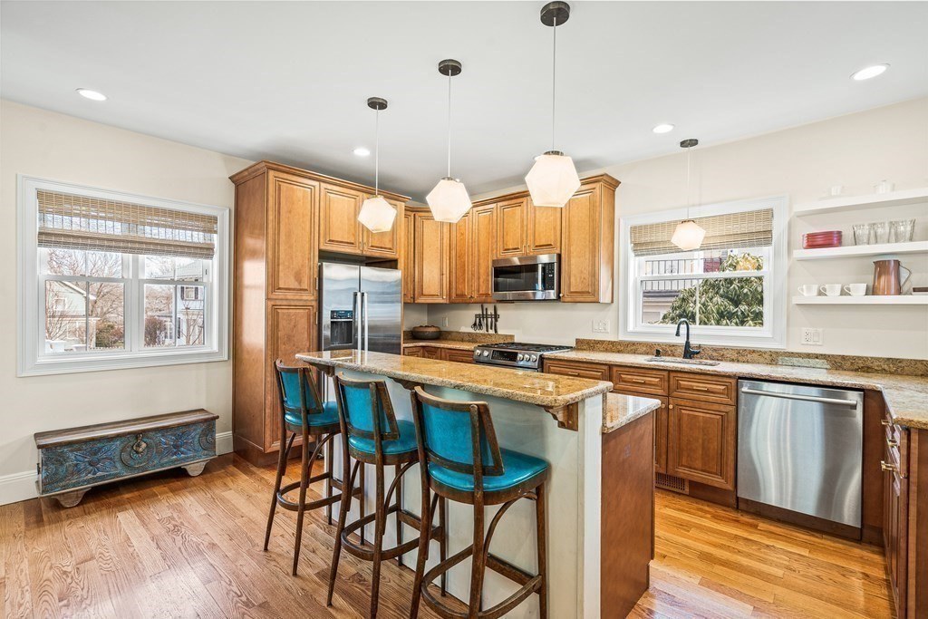 Kitchen island seating and open sightlines in Melrose, MA